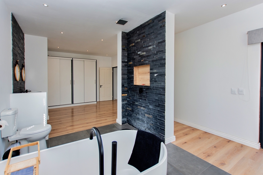 3 Bedroom Property for Sale in Sandy Point Western Cape